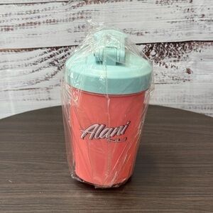 Alani Nu - Shake Bottle 12 oz (Light Pink/Blue Lid)